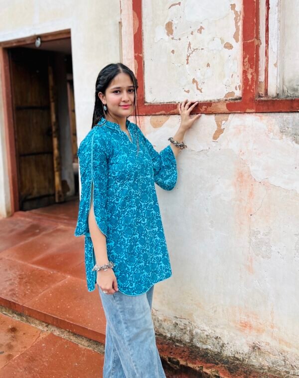 Feroza Phool kurti  🦋 - Image 3