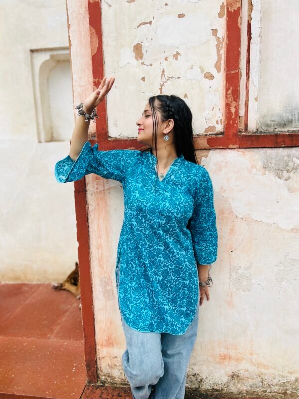Feroza Phool kurti  🦋 - Image 5