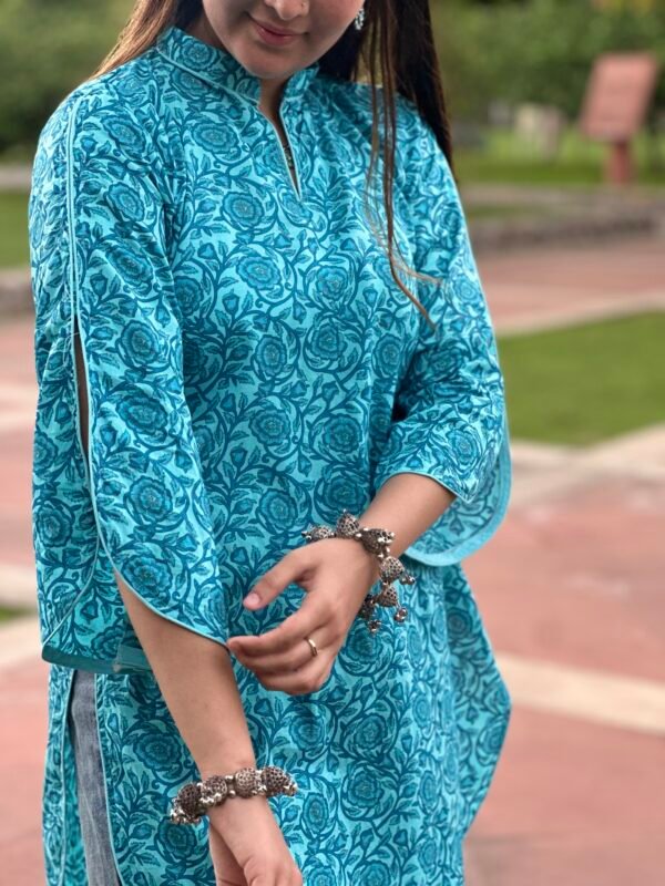 Feroza Phool kurti  🦋 - Image 2